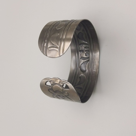 Marc Jacobs Metal Cuff Bracelet - Picture 6 of 6